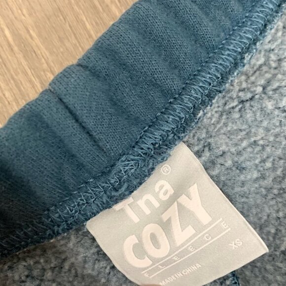 Aritzia TNA Cozy Fleece Perfect High Rise 3” Sweat Shorts Ombre Navy Grey XS - Picture 11 of 15